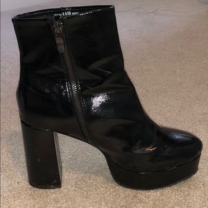 Shiney black platform booties